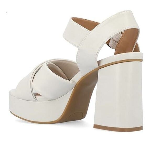 Journee Collection Women s Akeely Tru Comfort Foam Mid Heel Bone Size 7.5M - Picture 3 of 4